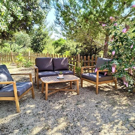 Вилла L'Arbre A Soleil Aigues-Vives  Экстерьер фото