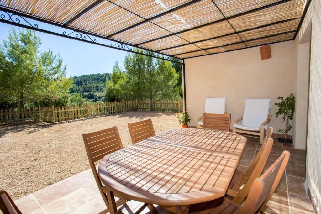 Вилла L'Arbre A Soleil Aigues-Vives  Экстерьер фото
