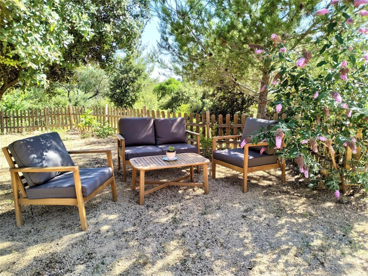 Вилла L'Arbre A Soleil Aigues-Vives  Экстерьер фото